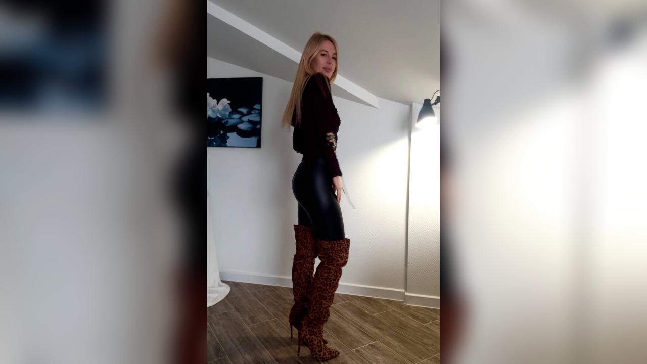 Webcam chat profile for AngelaL91: Lingerie & stockings