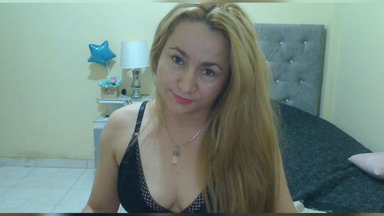Webcam chat profile for DULCEHOT2025: Dominatrix