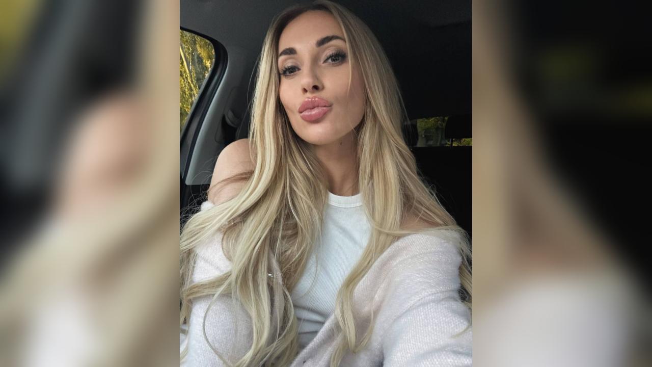 Webcam chat profile for TinnyBlond30: Nails