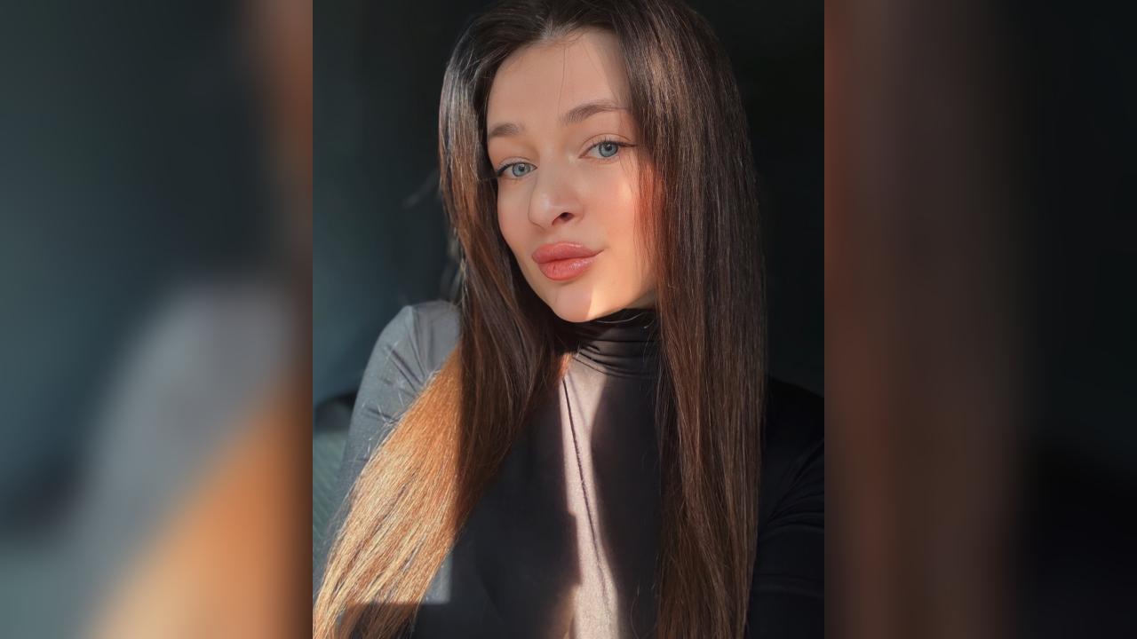 Webcam chat profile for SexyMonica: Legs, feet & shoes