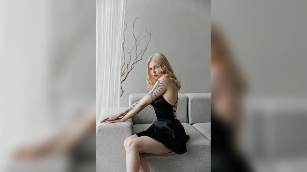 Webcam chat profile for HannaH22: Leather