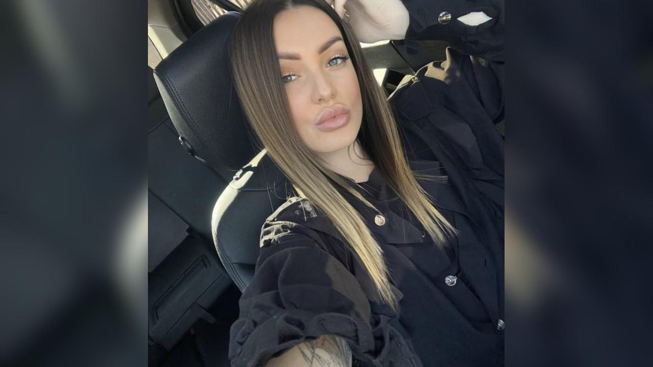 Webcam chat profile for MoonForYouu: Travel