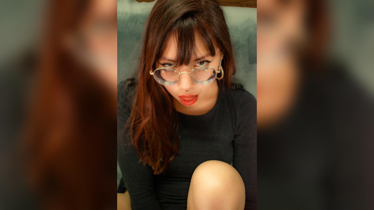 Webcam chat profile for Naturalmariahun: Exhibition