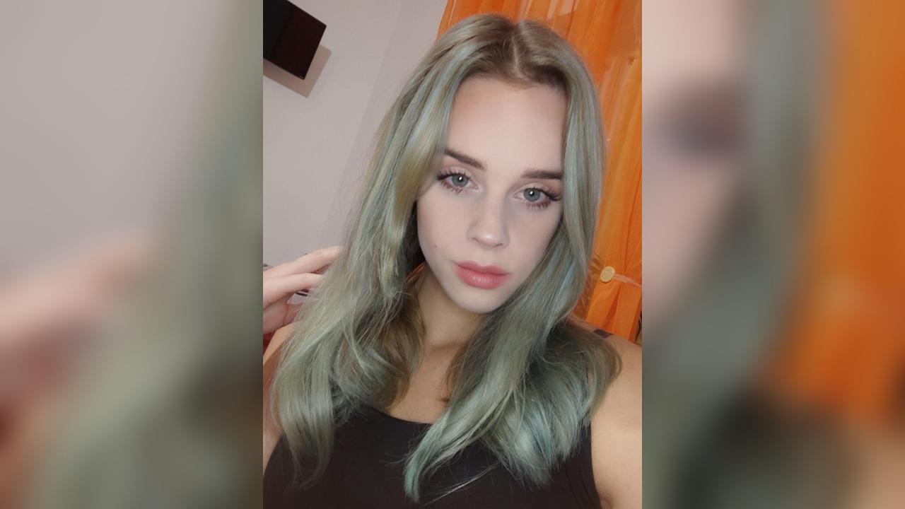 Webcam chat profile for Krustella: Outfits