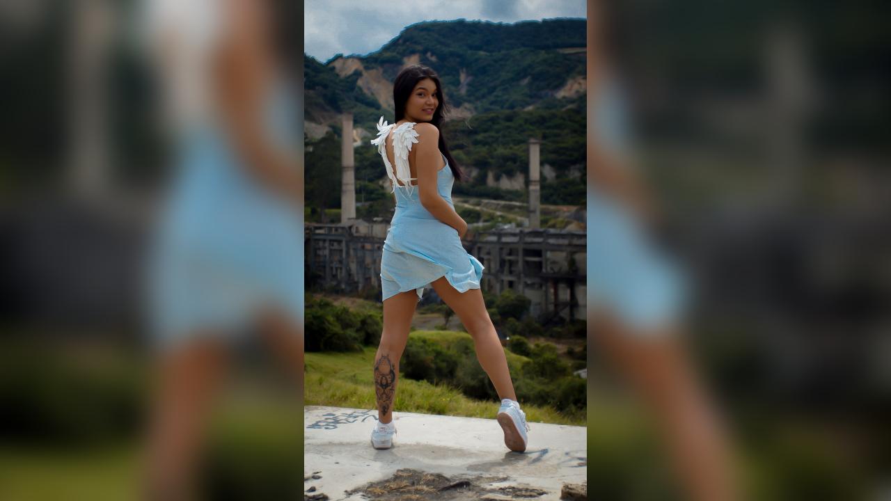 Webcam chat profile for AriannaLeen: Legs, feet & shoes