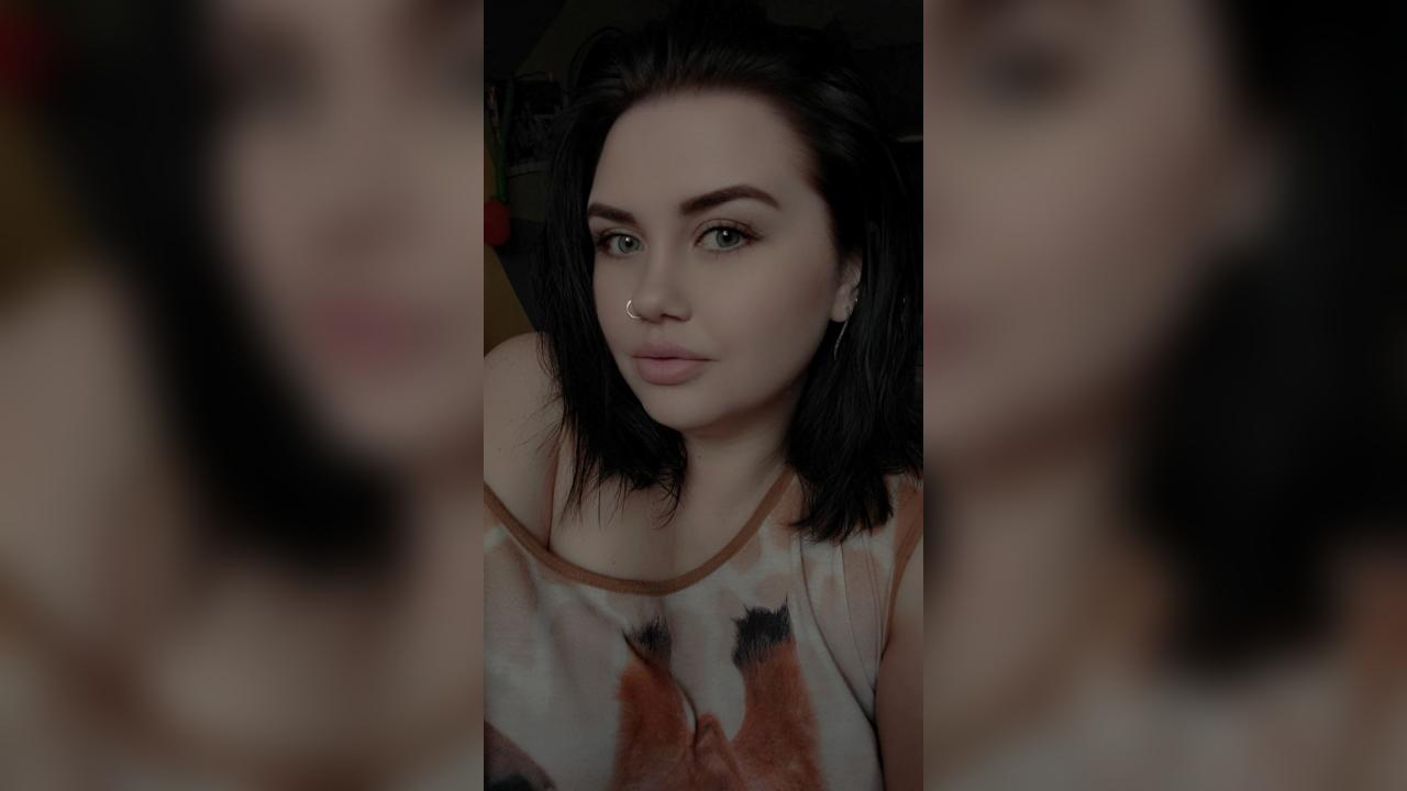 Webcam chat profile for FemmeFatale32
