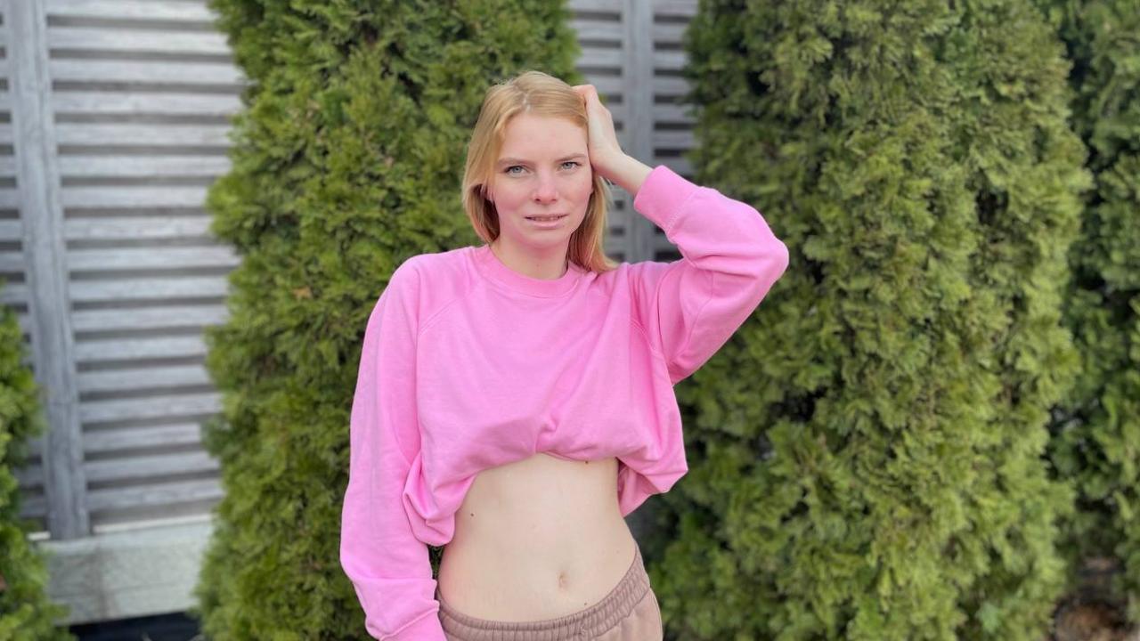 Webcam chat profile for WhiteSnow: Dancing