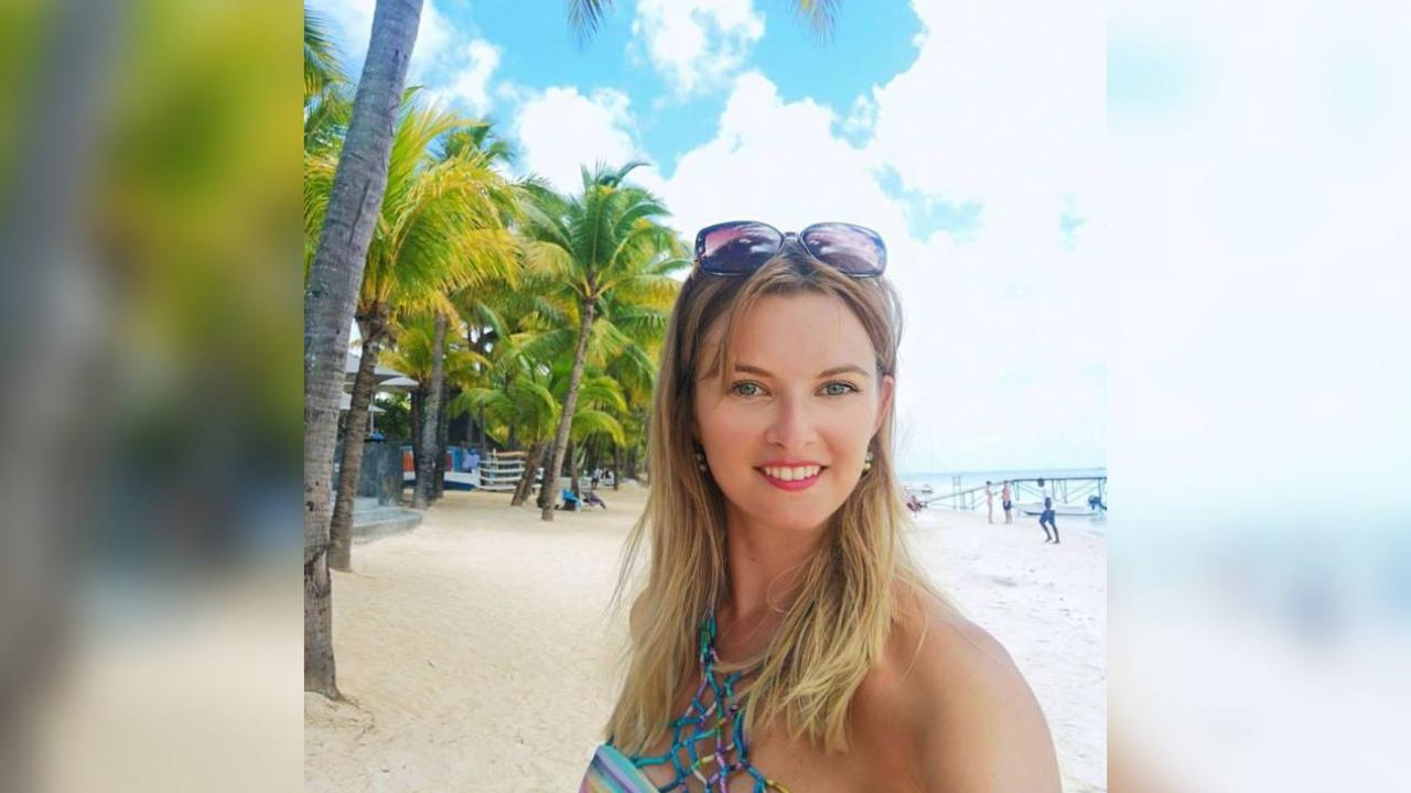 Webcam chat profile for CherryTender: Travel