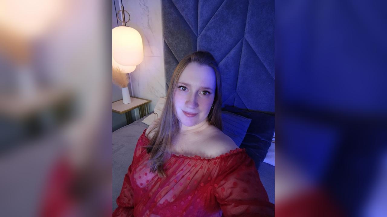 Webcam chat profile for MandyBomb: Legs, feet & shoes
