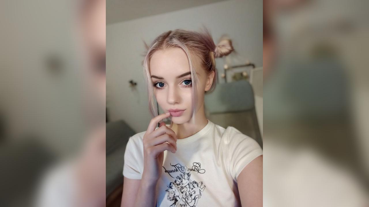 Webcam chat profile for ImBonBon: Leather