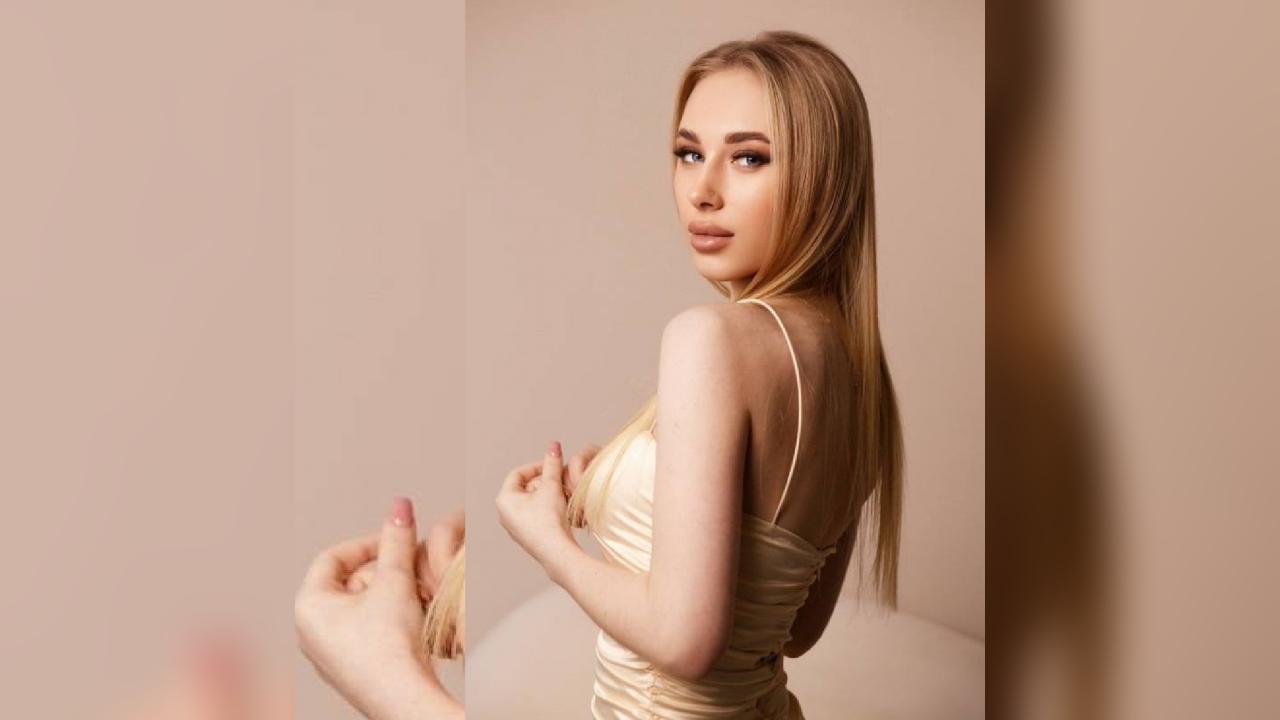 Webcam chat profile for Grettta: Legs, feet & shoes