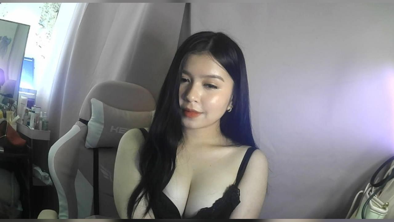 Webcam chat profile for AdrianaFox: Legs, feet & shoes