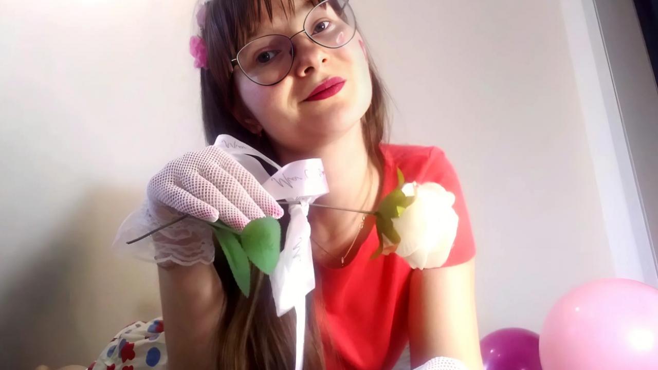 Webcam chat profile for KiraLaGoldens: Dominatrix
