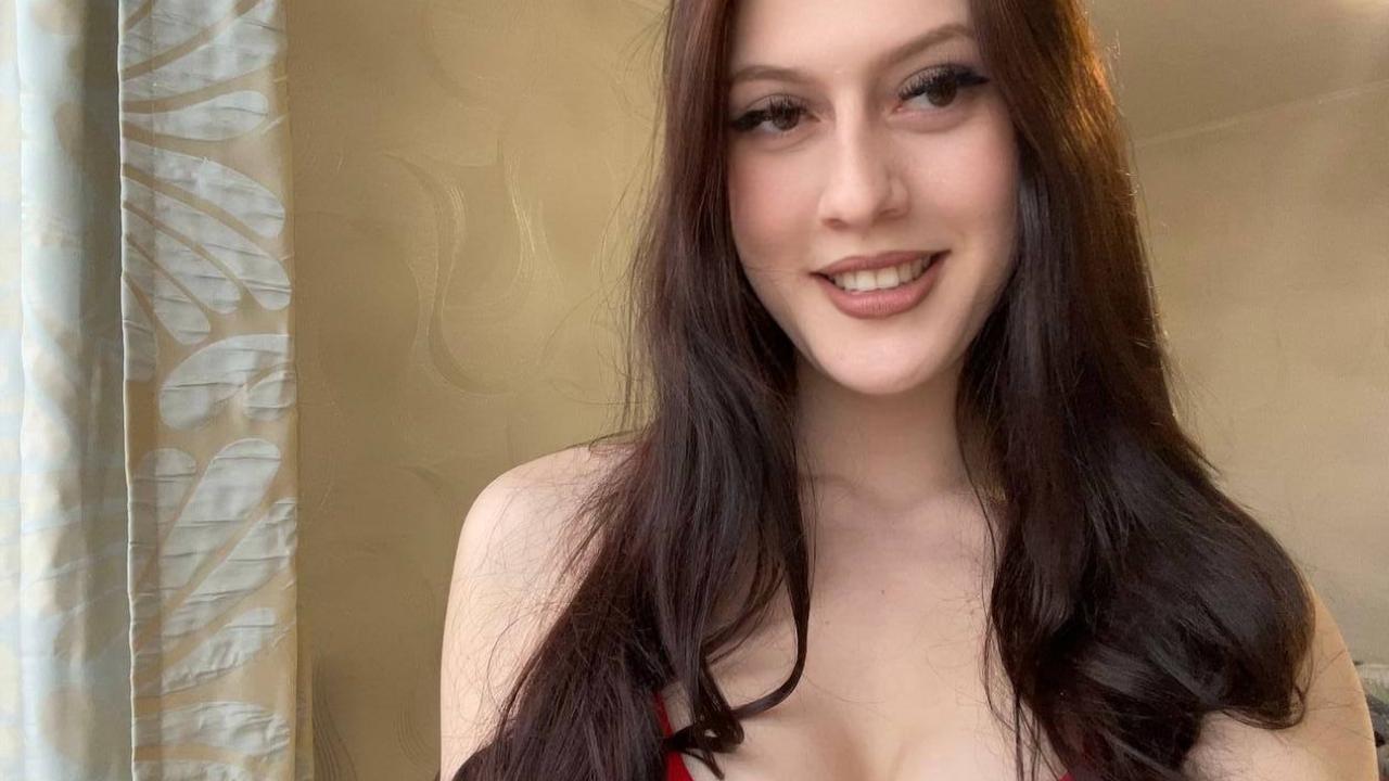 Webcam chat profile for AurumPurum: Outfits
