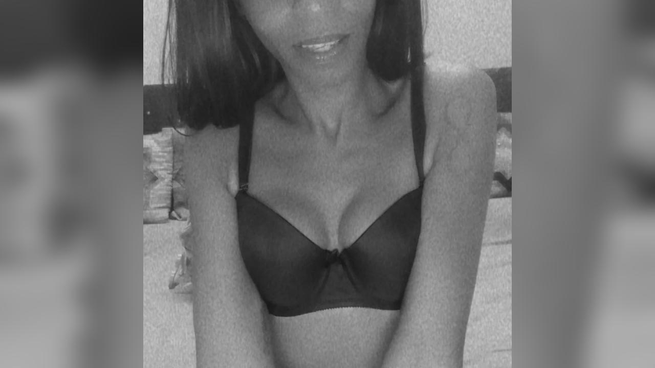 Webcam chat profile for Nubiangiggles: Legs, feet & shoes