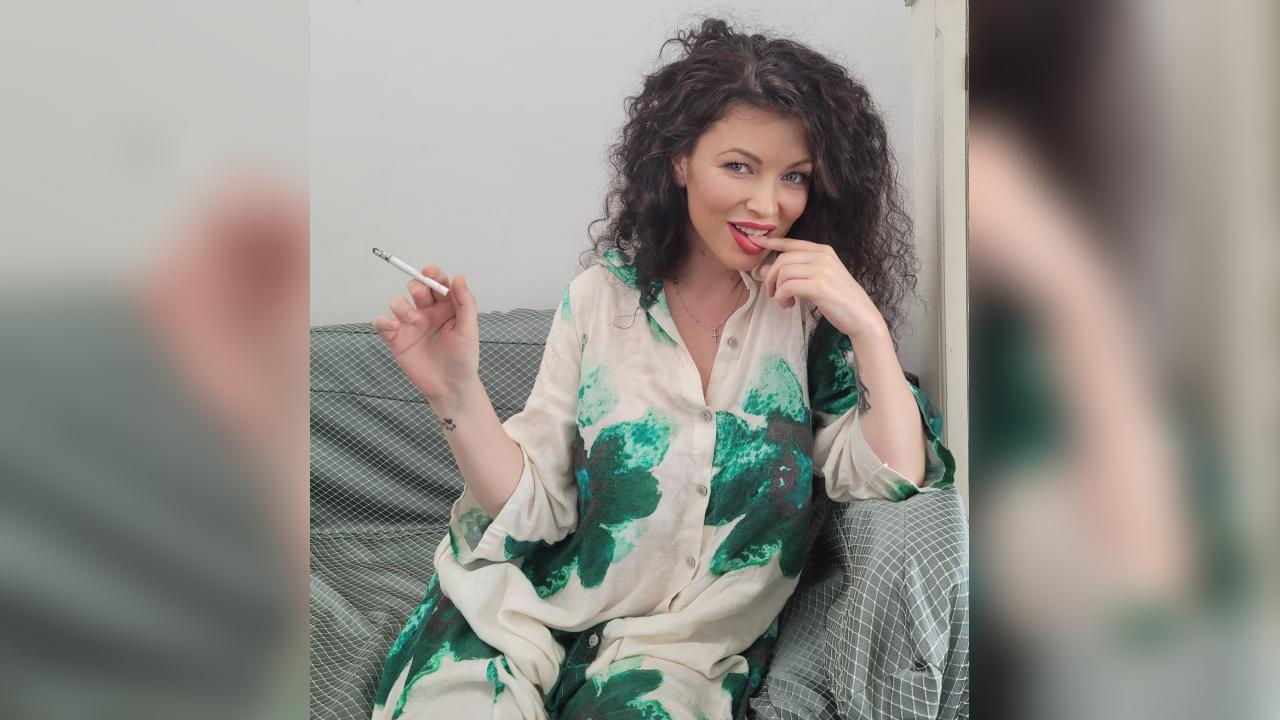 Webcam chat profile for CataleyaSky: Kissing