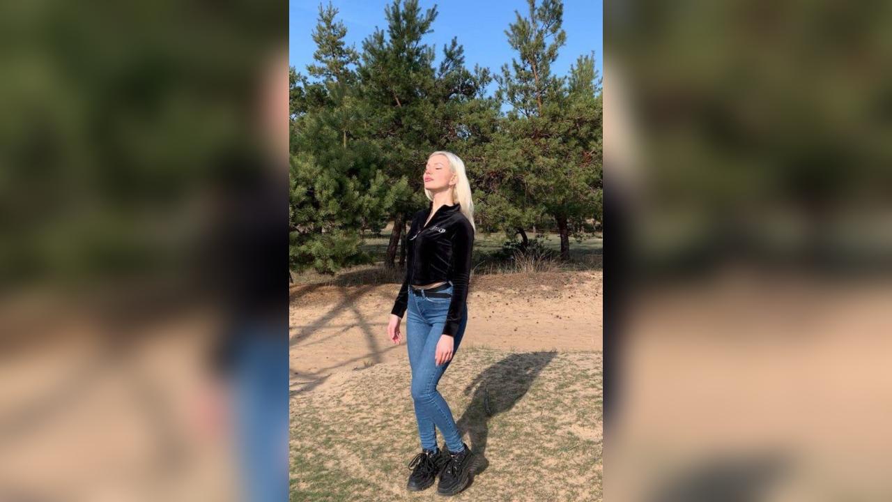 Webcam chat profile for BlondeinBlack: Piercings & tattoos