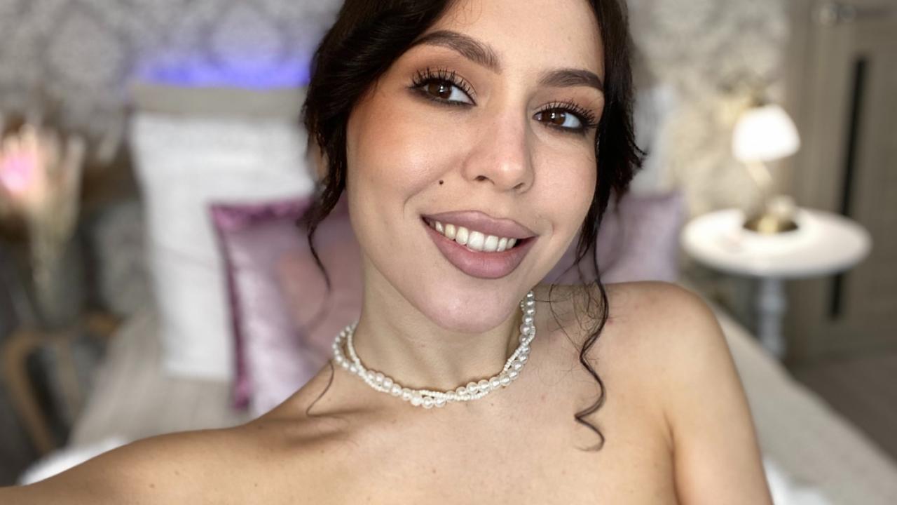 Webcam chat profile for NicoleLuv: Legs, feet & shoes
