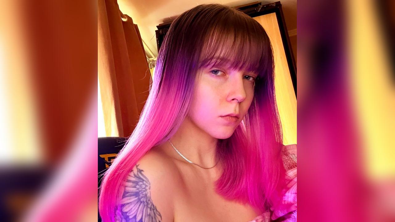 Webcam chat profile for RedJasmine: Outfits