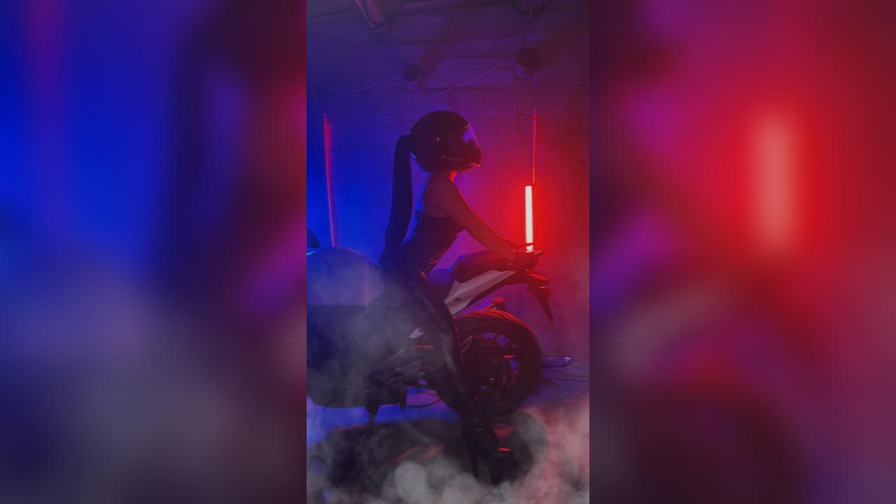 Webcam chat profile for MoonNight21: Smoking