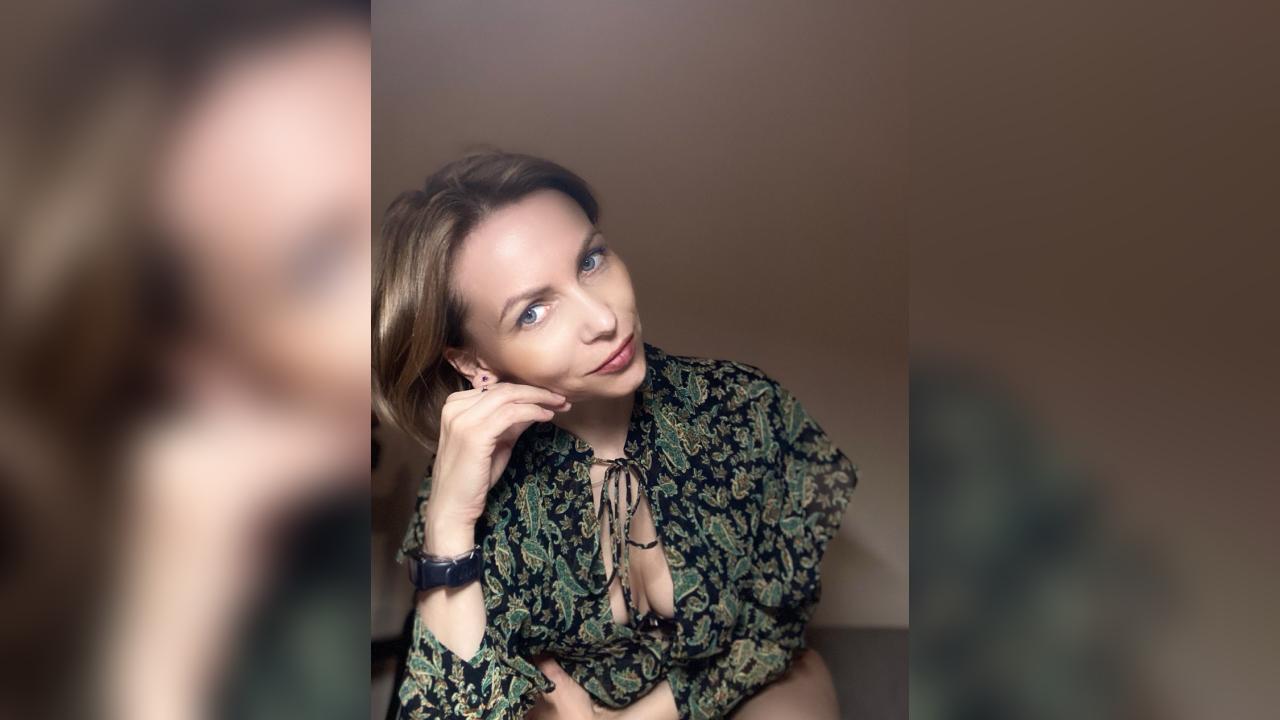 Webcam chat profile for LittleFoxyy: Outdoor Activities