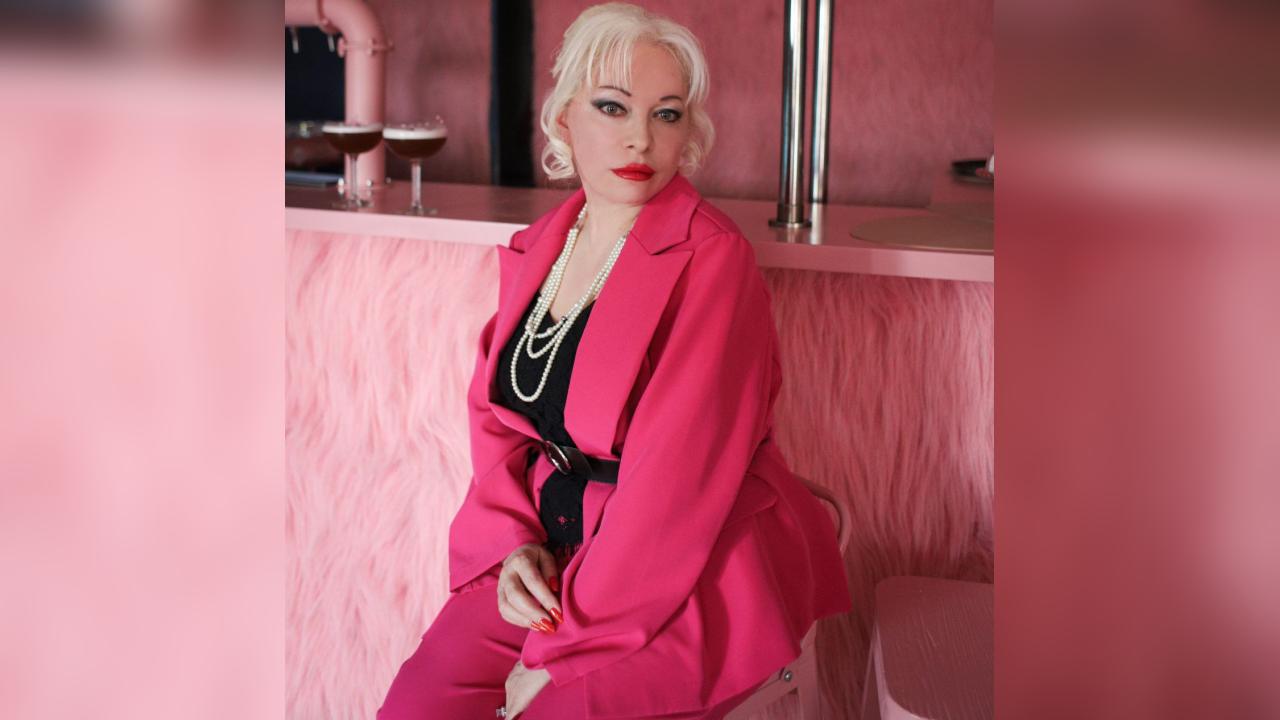 Webcam chat profile for KleopatraX: Leather