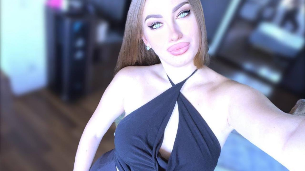 Webcam chat profile for BlushKitten