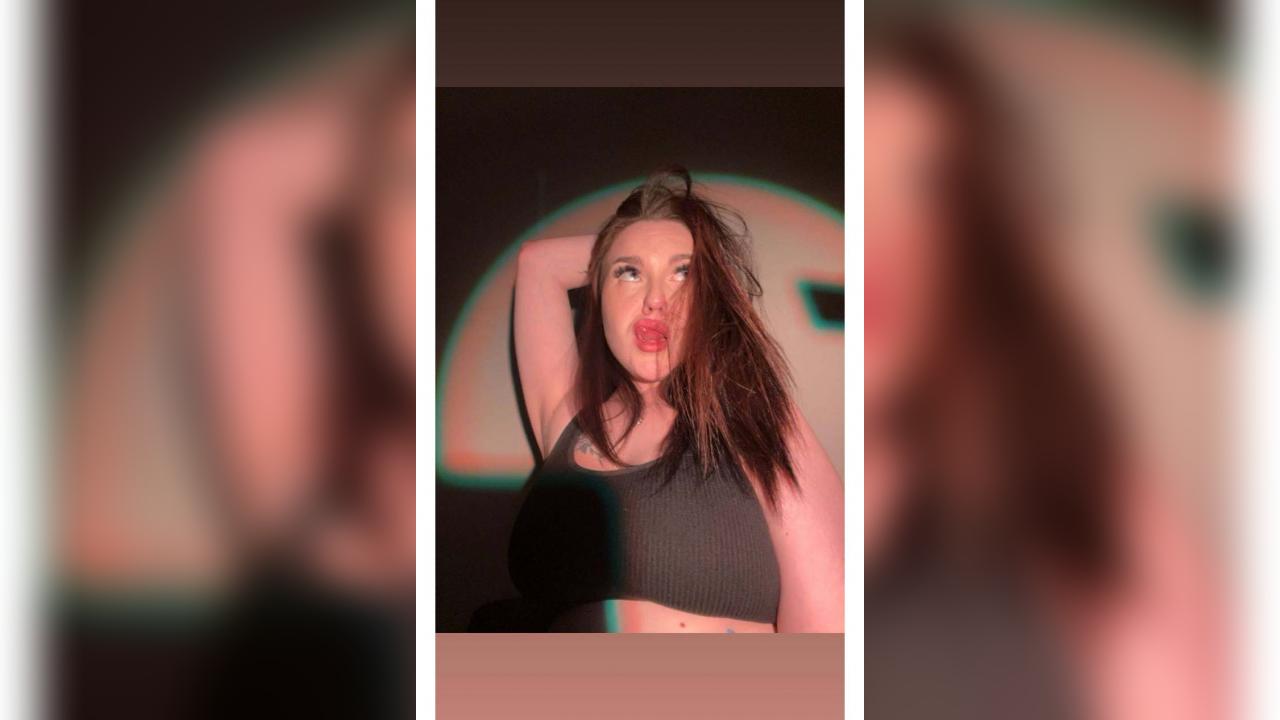 Webcam chat profile for AnneAnderson: Nails