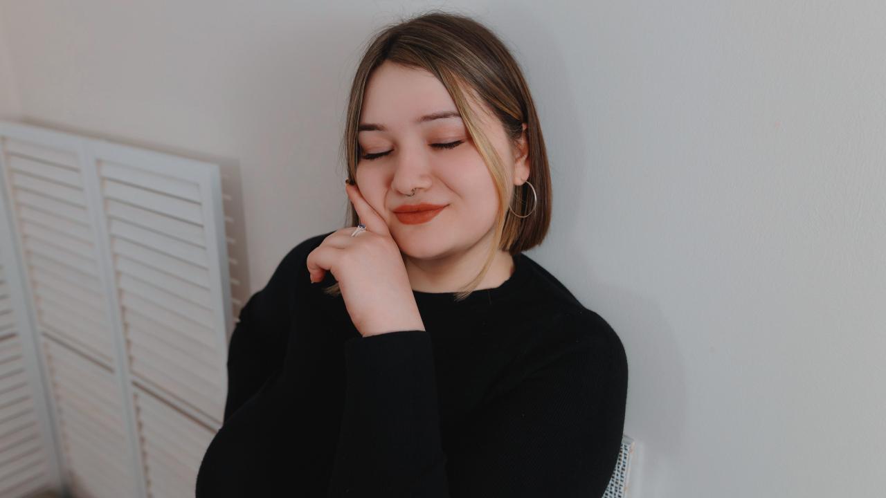 Webcam chat profile for AliceWalters: Lingerie & stockings