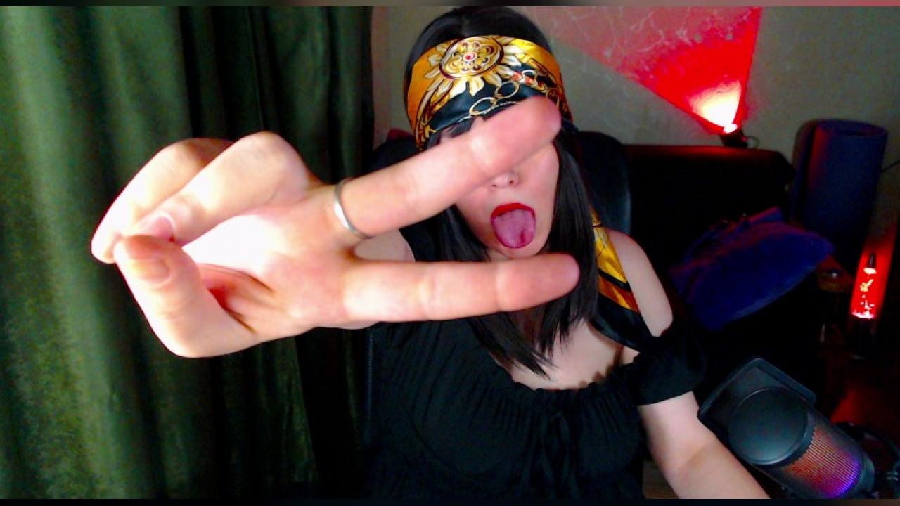 Webcam chat profile for Lucywmiller: Outfits