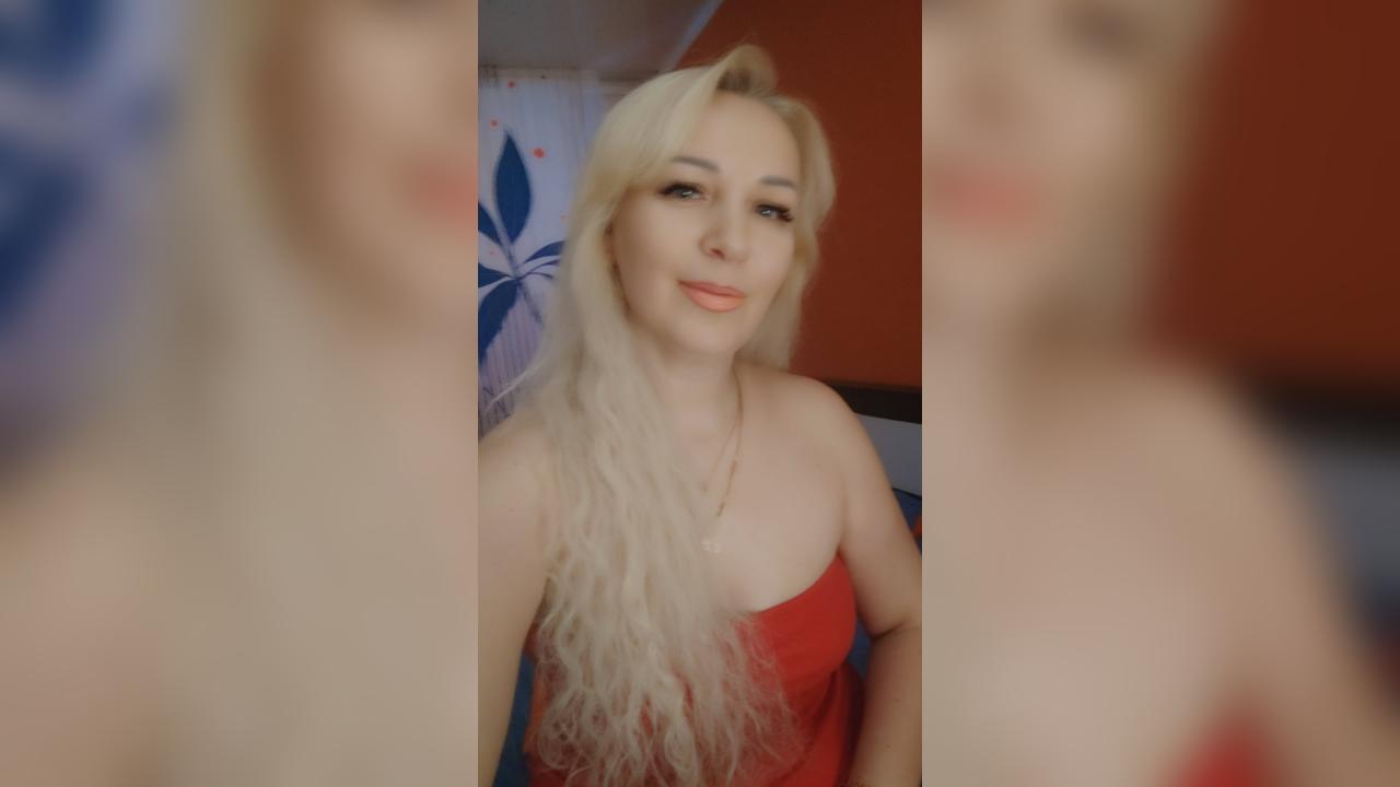 Webcam chat profile for ButterflyAlice: Nails