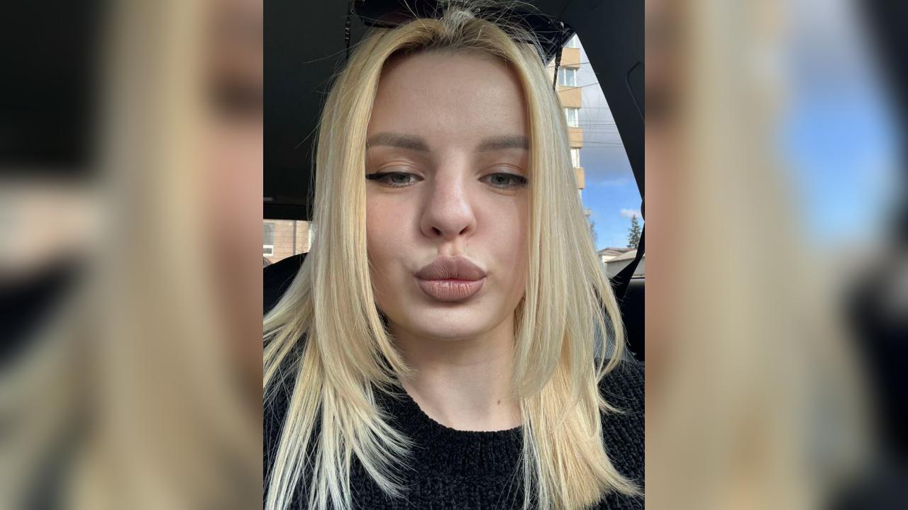 Webcam chat profile for happyblond: Travel