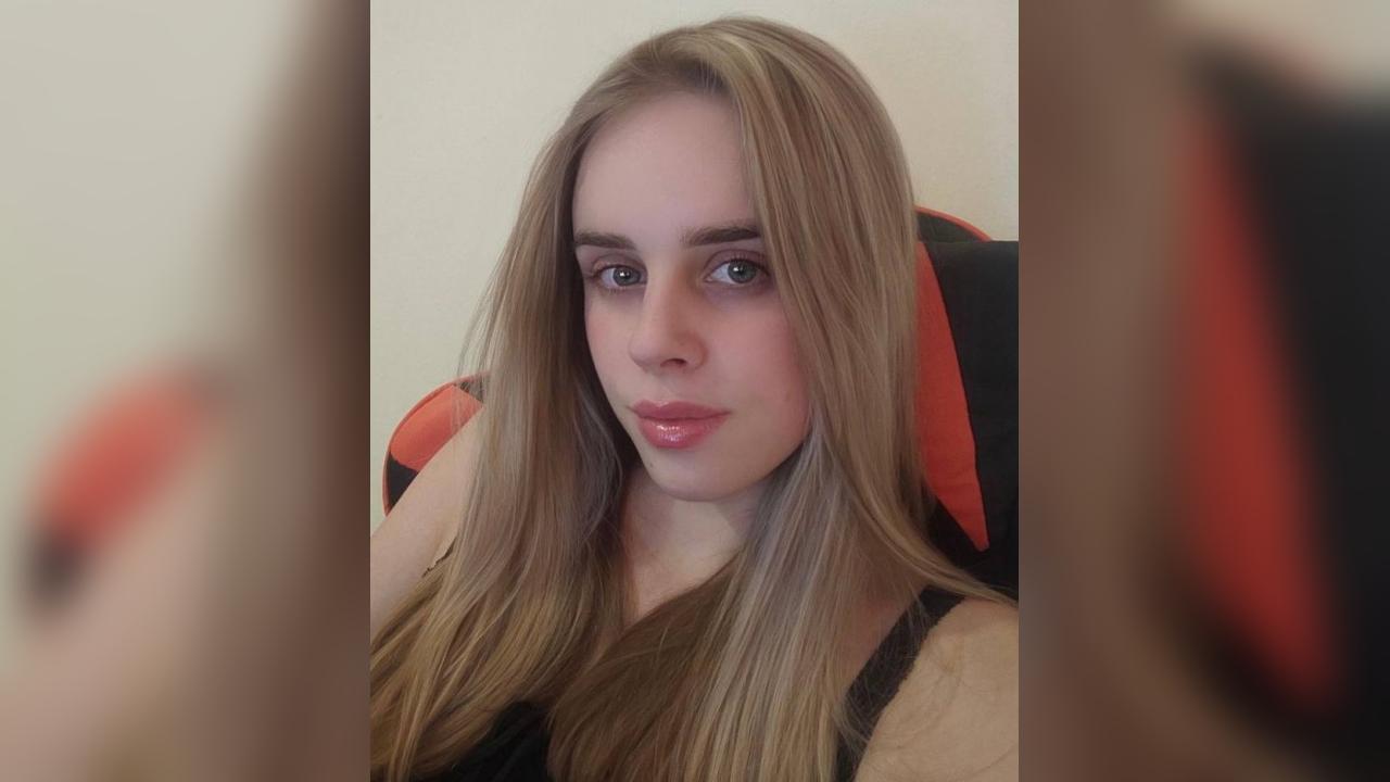 Webcam chat profile for Krustella: Outfits
