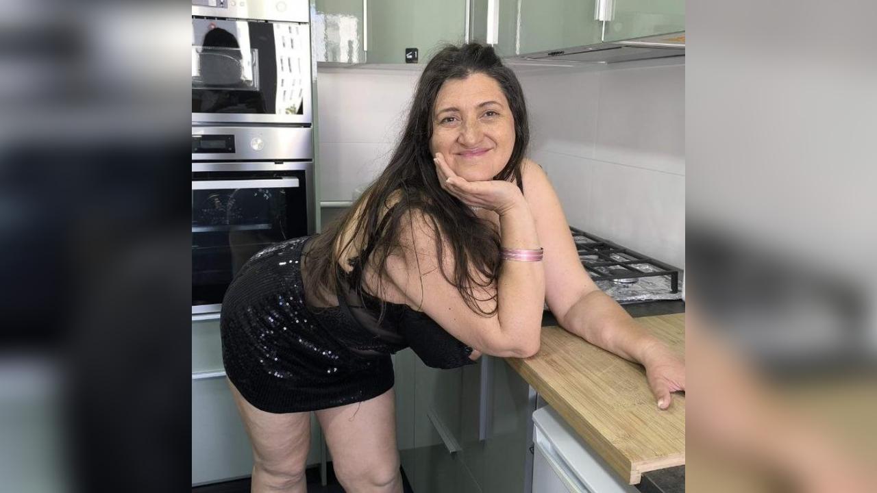 Webcam chat profile for SophiaBliss: Nipple play