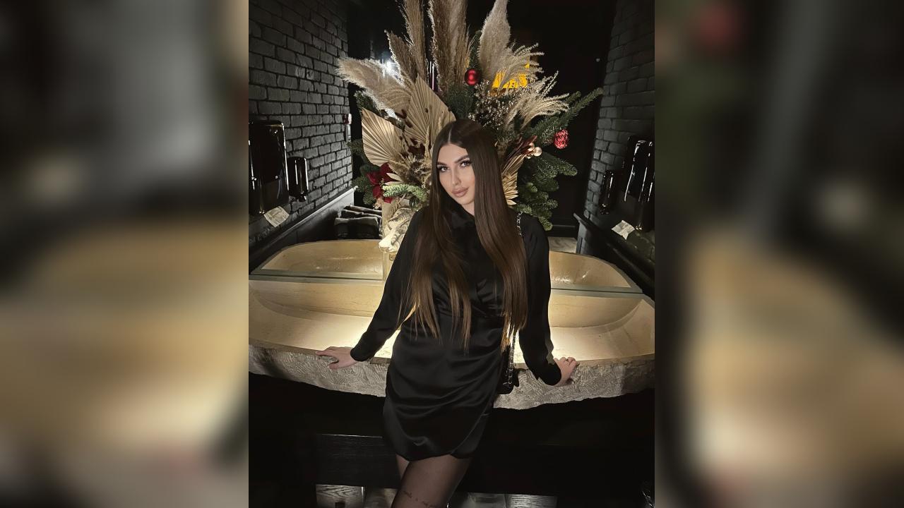 Webcam chat profile for CrystalRose: Outfits