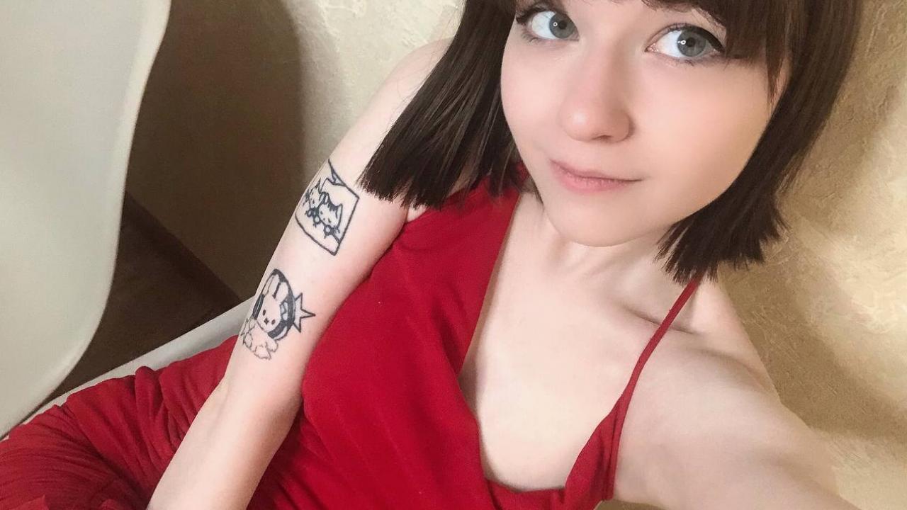 Webcam chat profile for Varia: Ask about my other activities