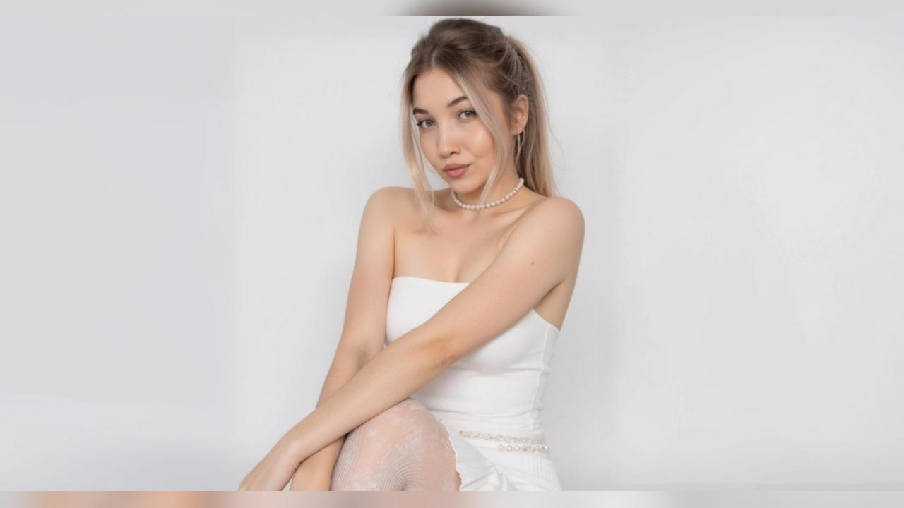 Webcam chat profile for EvaMilon: Leather