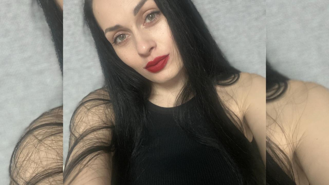 Webcam chat profile for HoneyVibee: Outfits