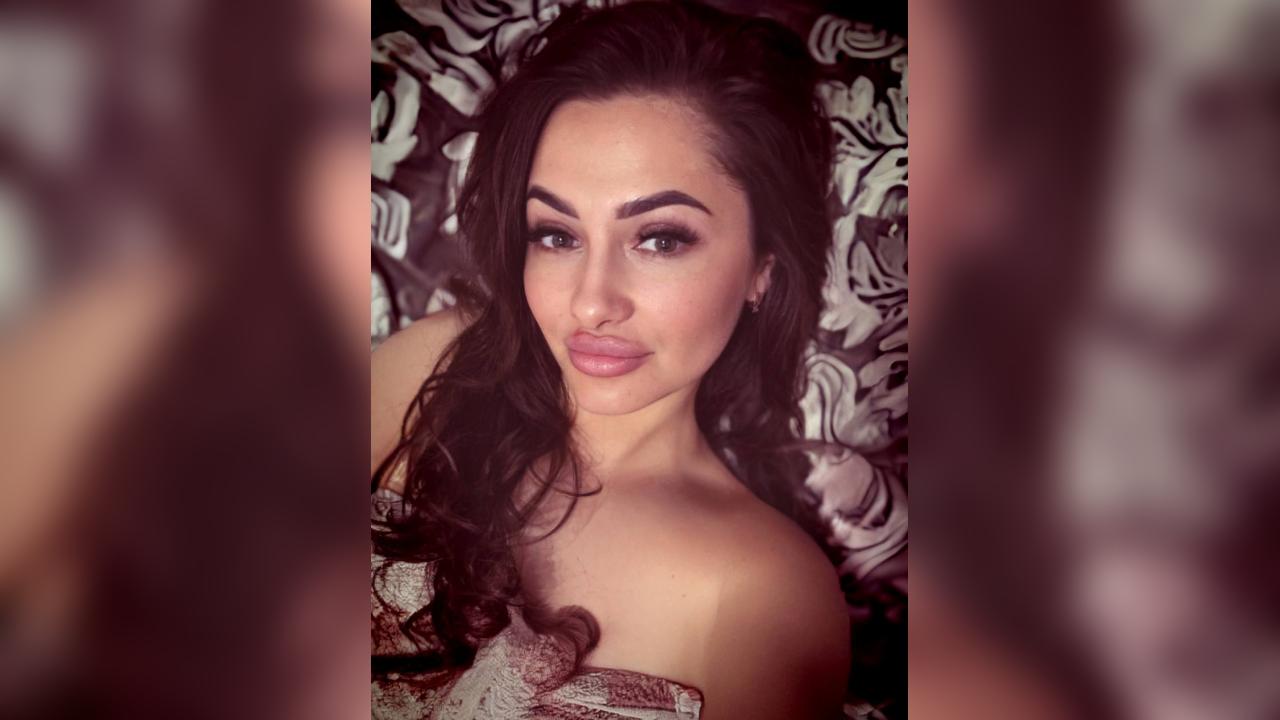 Webcam chat profile for Sonnia: Ask about my Hobbies