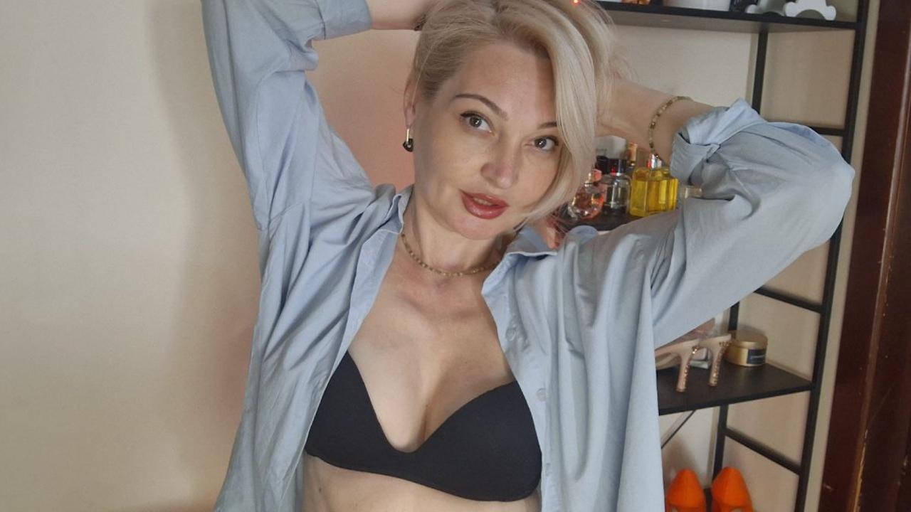 Webcam chat profile for TinaMilstar: Bondage & discipline