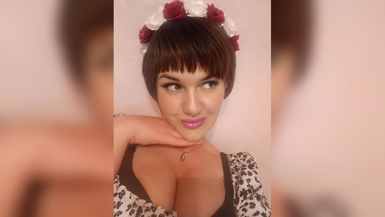 Webcam chat profile for MoonlitSiren