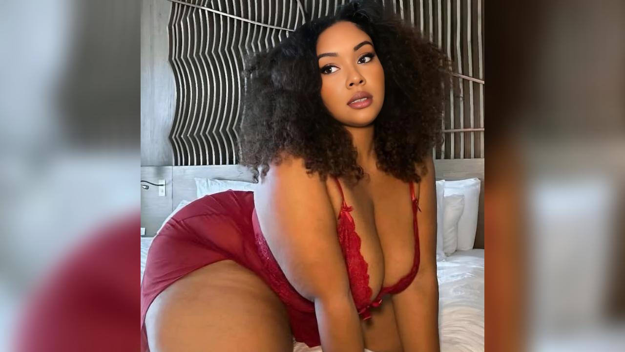 Webcam chat profile for TillyBinx: Foot fetish