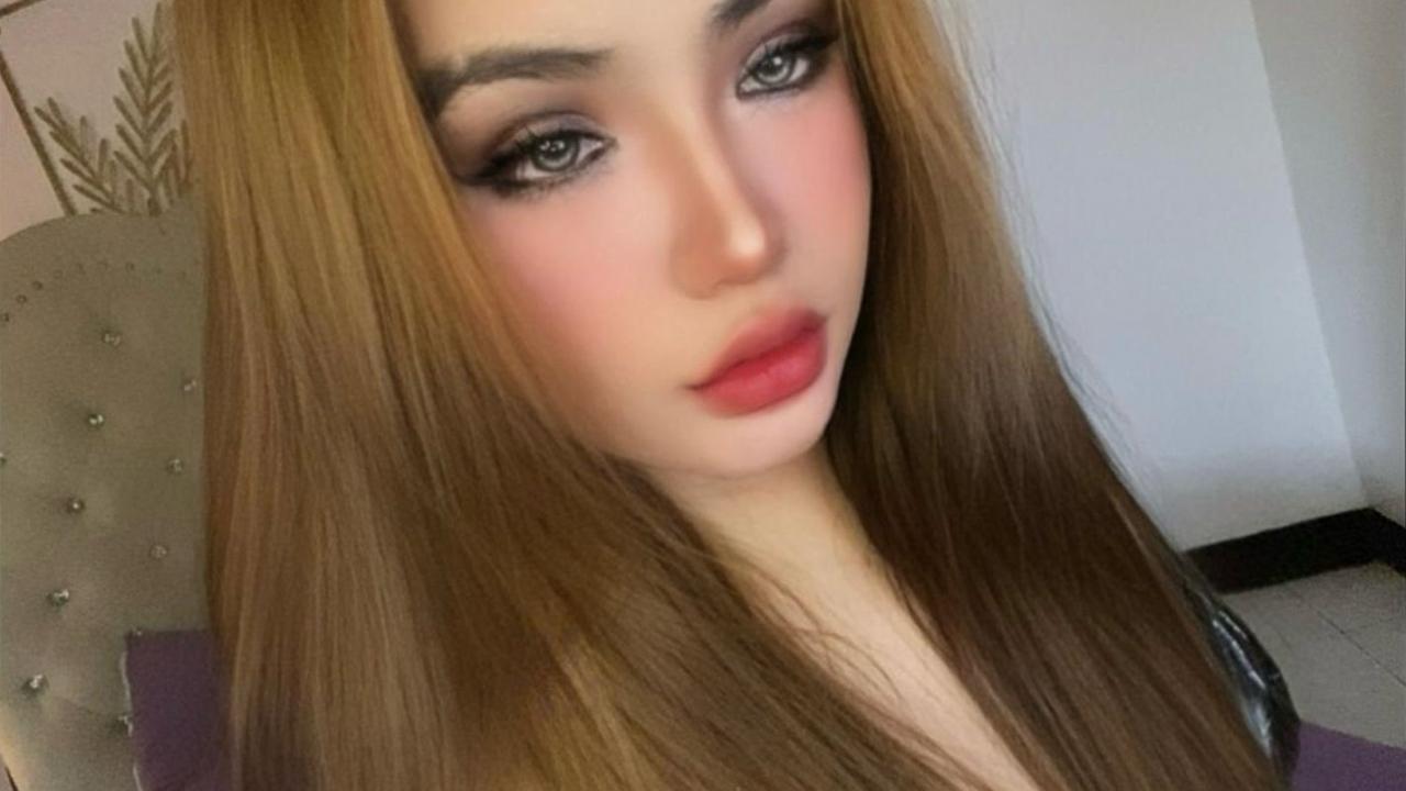 Webcam chat profile for VictoriaLore: Nails
