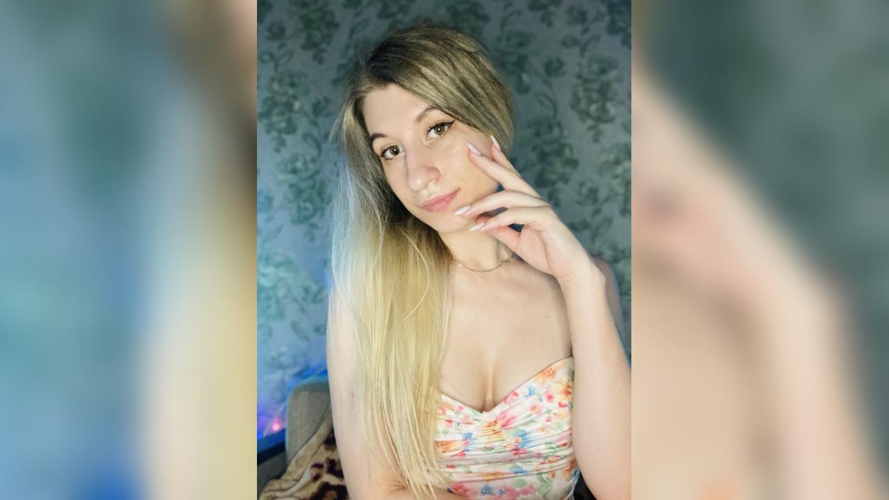 Webcam chat profile for 01SweetieIce