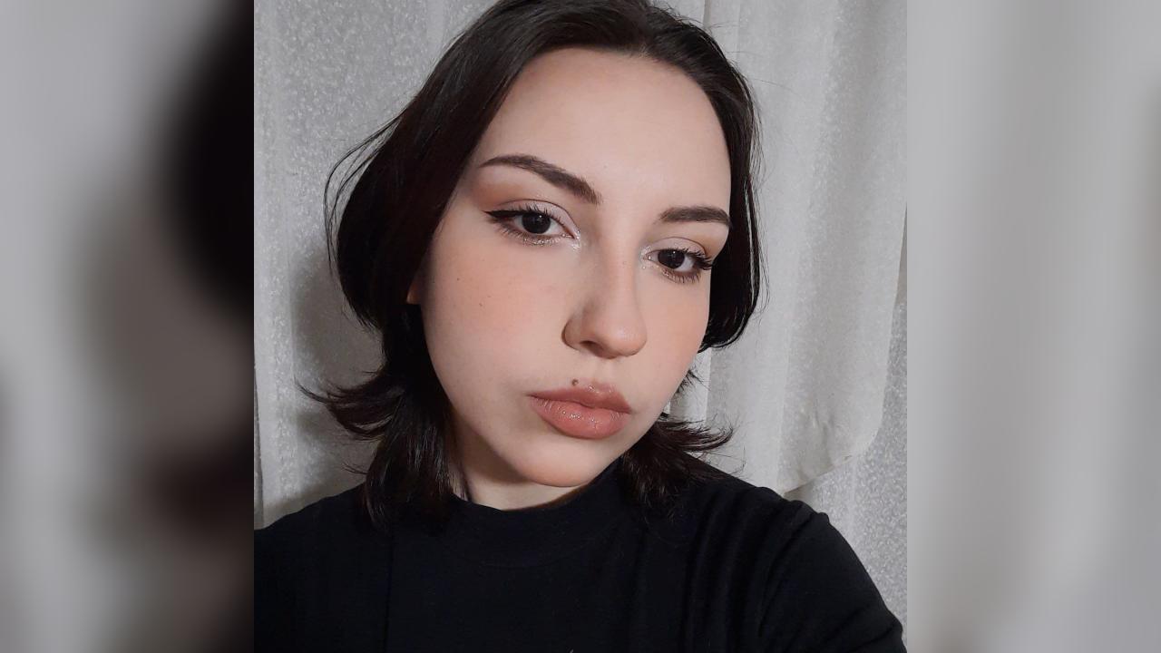 Webcam chat profile for 1LookLove