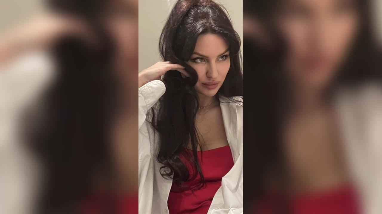 Webcam chat profile for CaramelWoman: Cooking