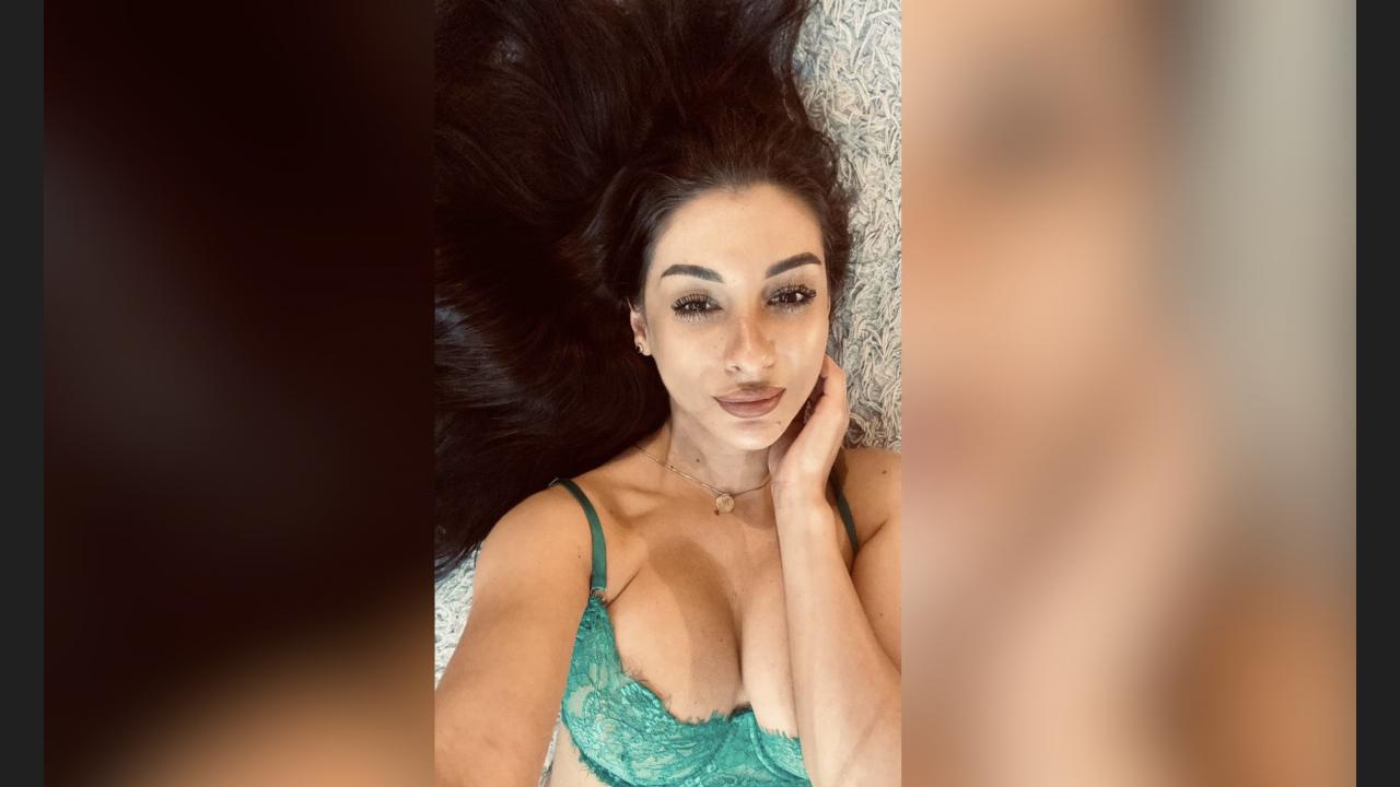 Webcam chat profile for TeaseInLace1