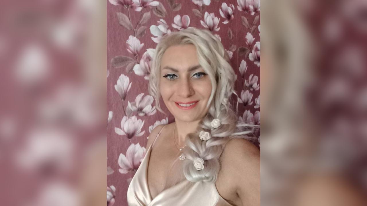 Webcam chat profile for BlondeOksi