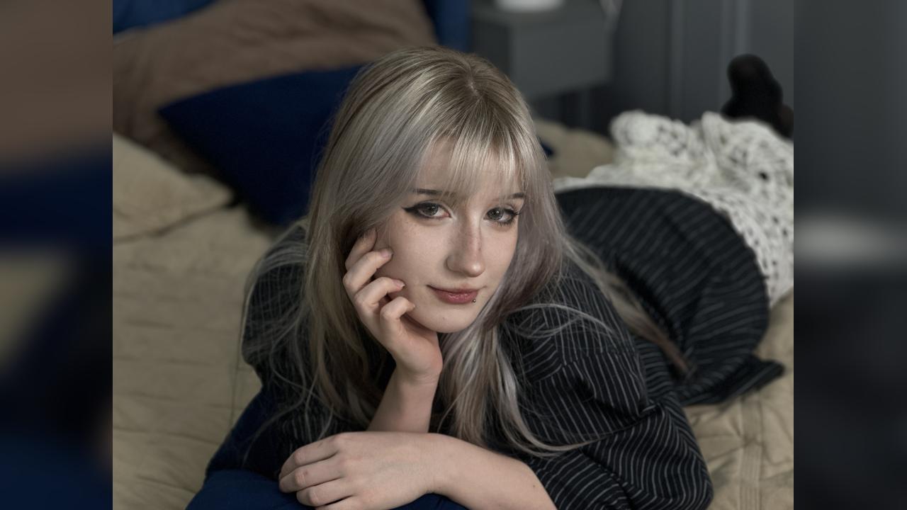 Webcam chat profile for LaraS21