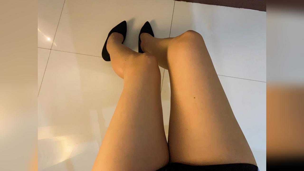 Webcam chat profile for Azra: Kissing